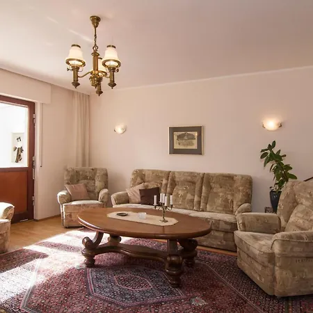 Gemuetliches In Mit Grossem Garten By Interhome Dom wakacyjny *